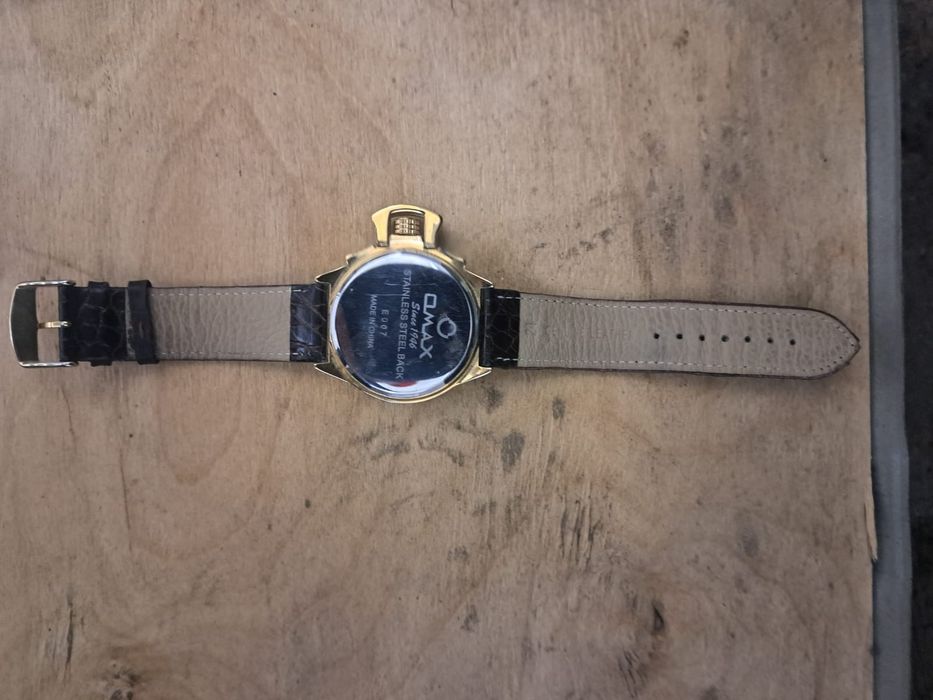 Продаю.     часы