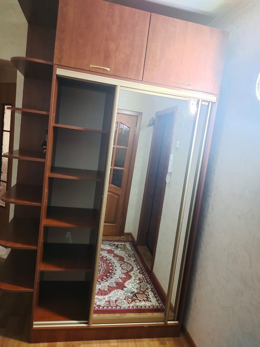 Шкаф в отличном состоянии в прихожую. Шкаф-купе