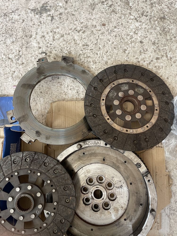 Маховик с двудисков съединител 240mm комплект Adamat Performance Bmw