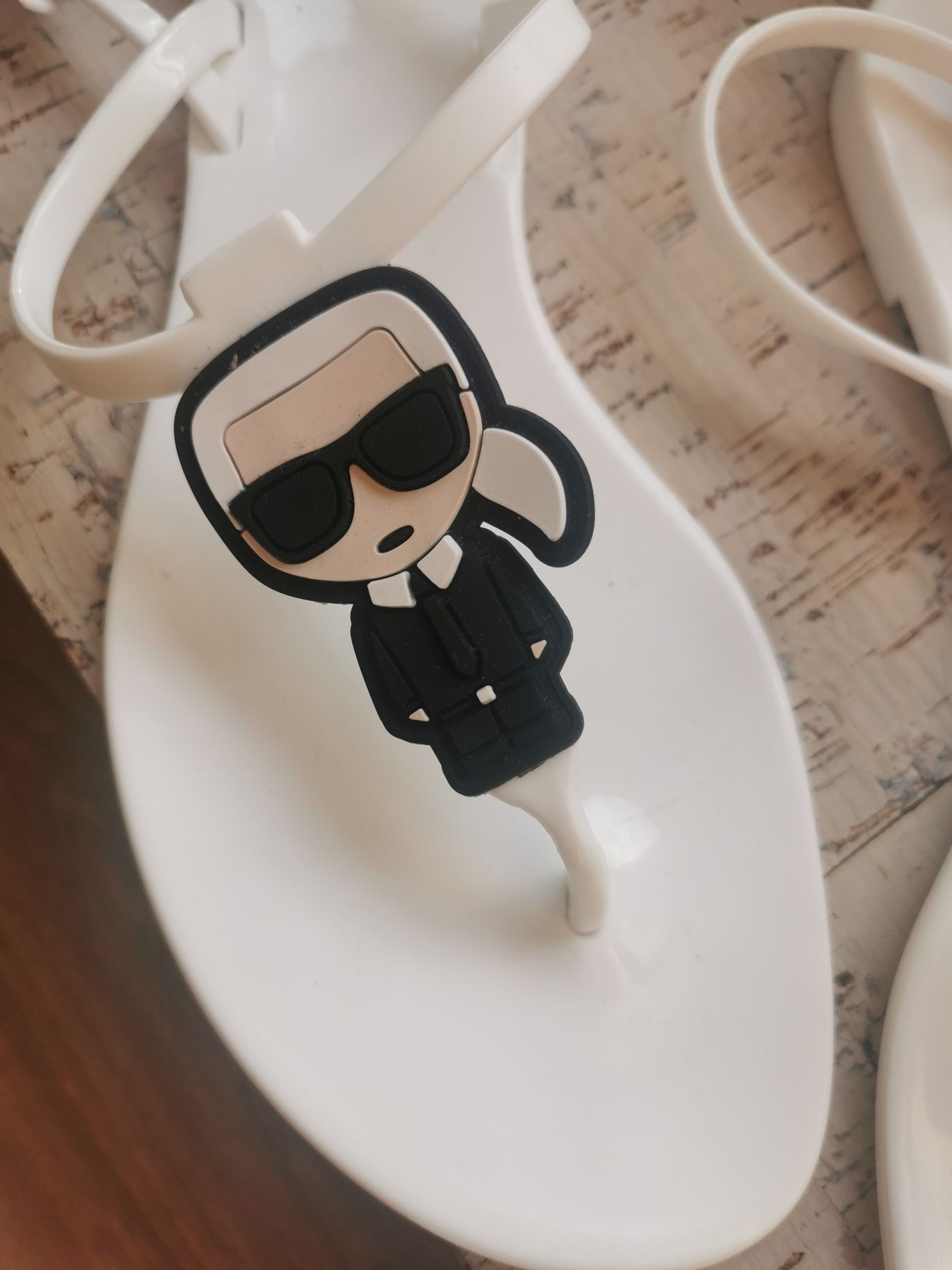 Сандали Karl LAGERFELD