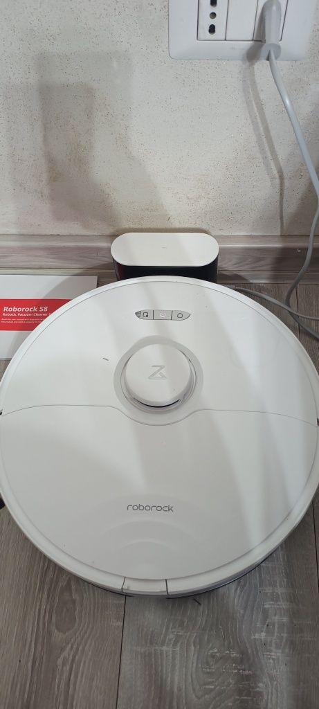 Robot aspirator Roborock S 8