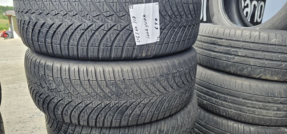 215 60 R 17 Goodyear iarna