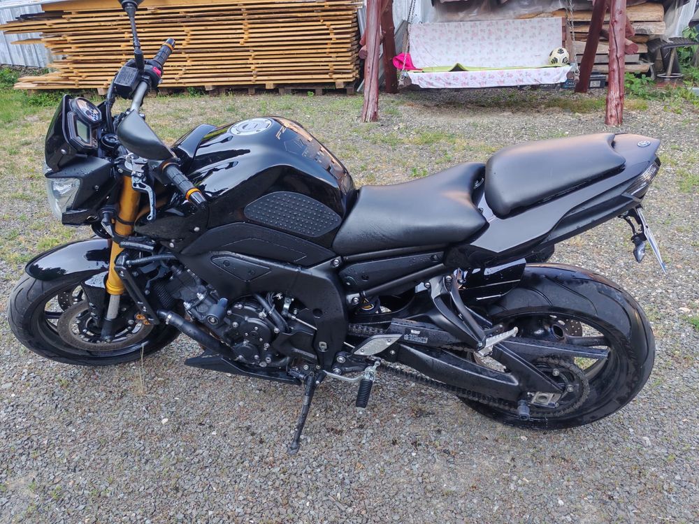 Vând Yamaha FZ8.