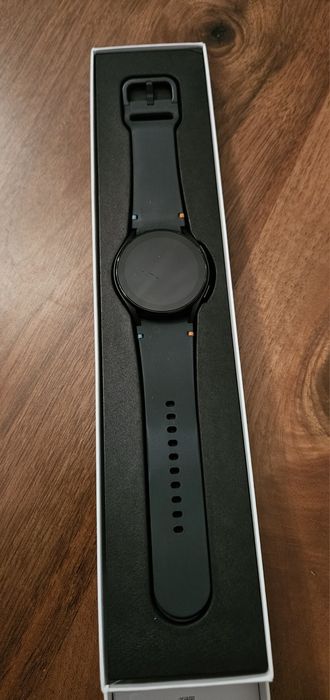 Смарт часовник samsung galaxy FE 40mm