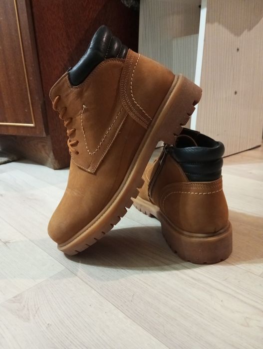 Ботинки кожанные,на цигейке