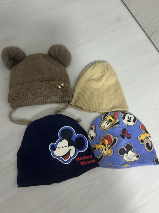 Lot bebe 0/6 luni caciuli si incaltari bebe