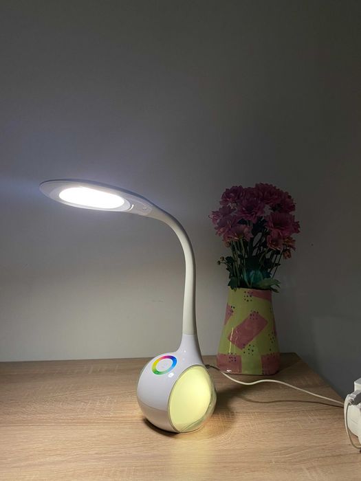 Настолна LED лампа