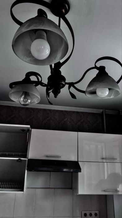 Люстры потолочные Польша в отличном состоянии.