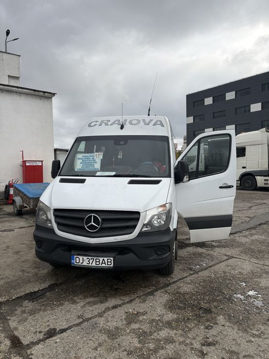 Vand firma transport persoane cu licenta valabila 8 ani.