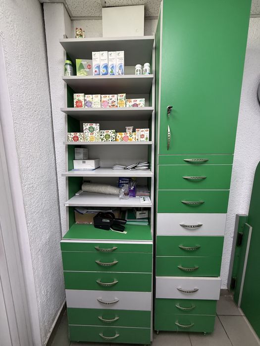 Mobilier complet farmacie – stare excelentă, gata de utilizare