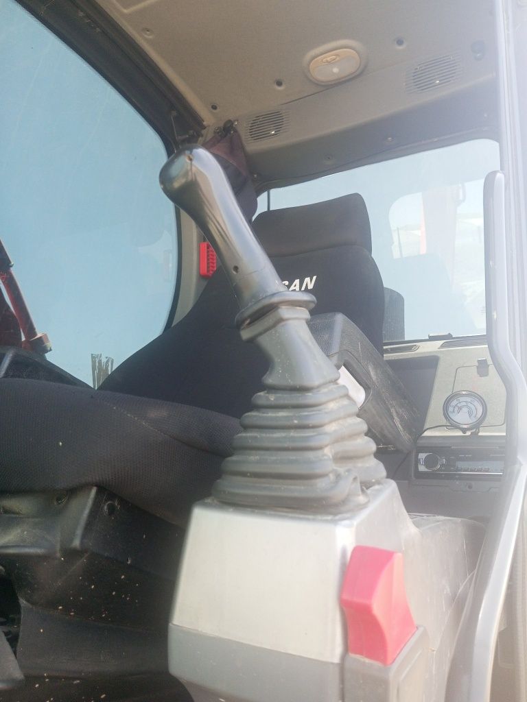 Ekskavator sotiladi.