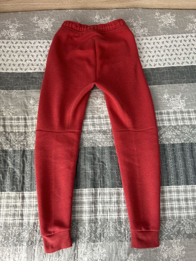 Nike Tech Fleece панталон (червен)