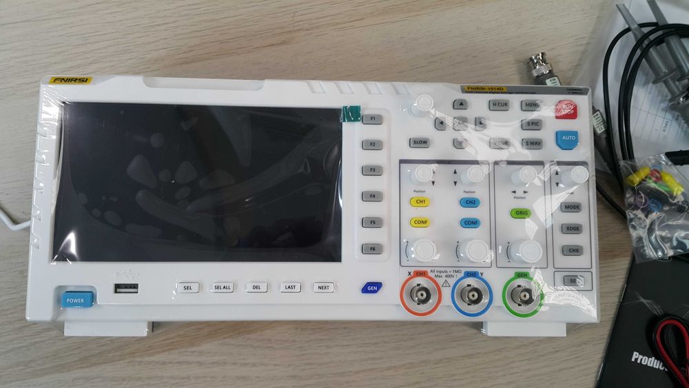 Двуканален цифров осцилоскоп с генератор на сигнали 2х100MHz