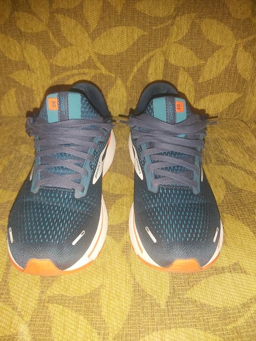 Маратонки New Balance и Brooks