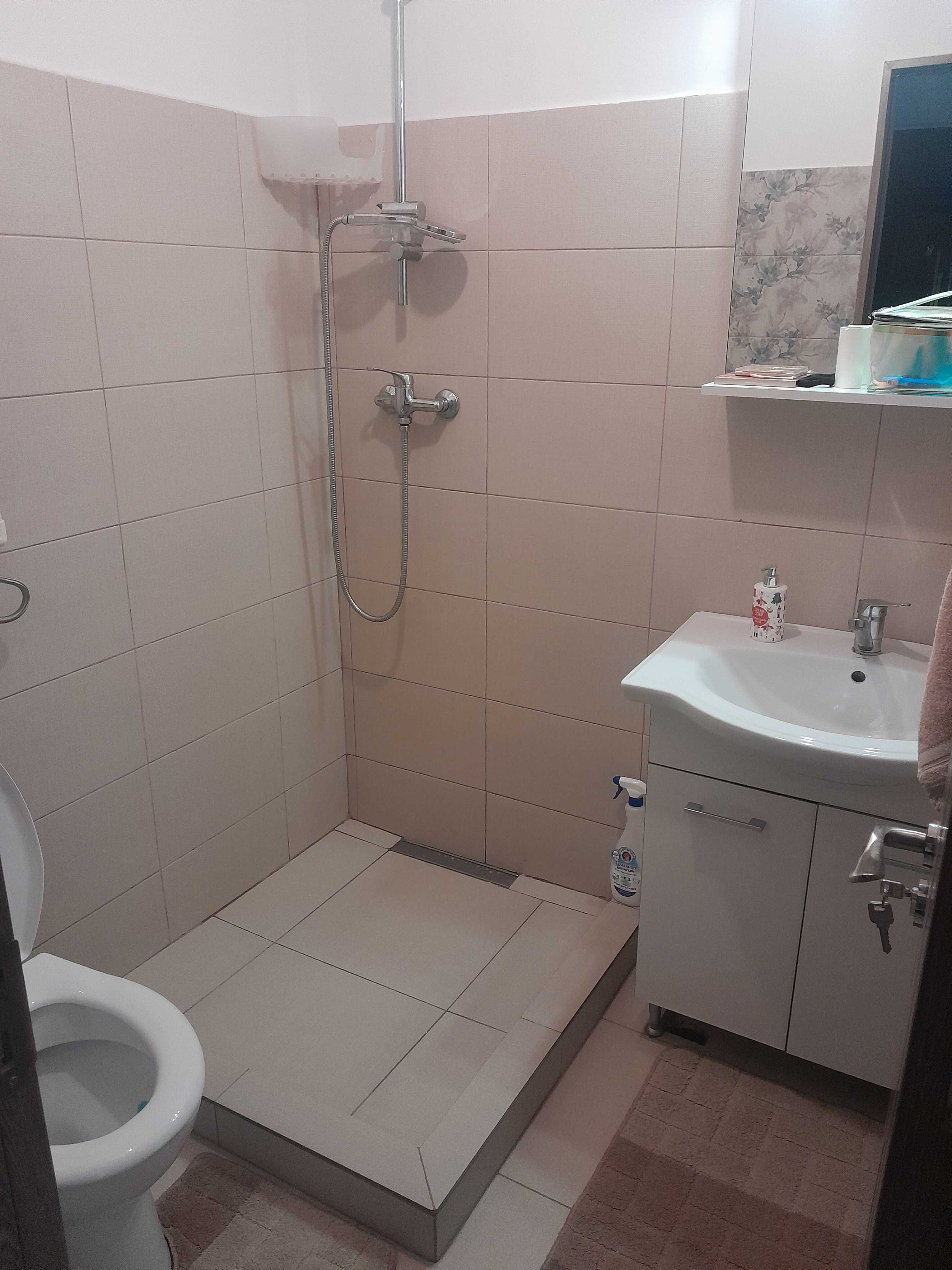 Inchiriez garsonieră Micro 21