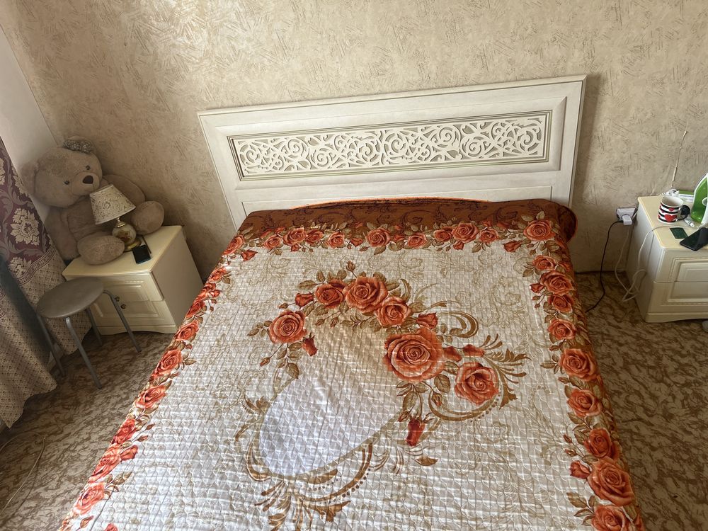 Продам двуспальную кровать