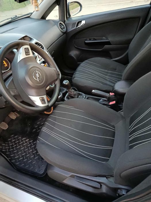Opel Corsa D 2010 1.2 benzina