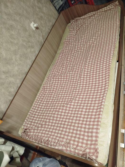 Продам кровать , б/у, с выдвижными ящиками