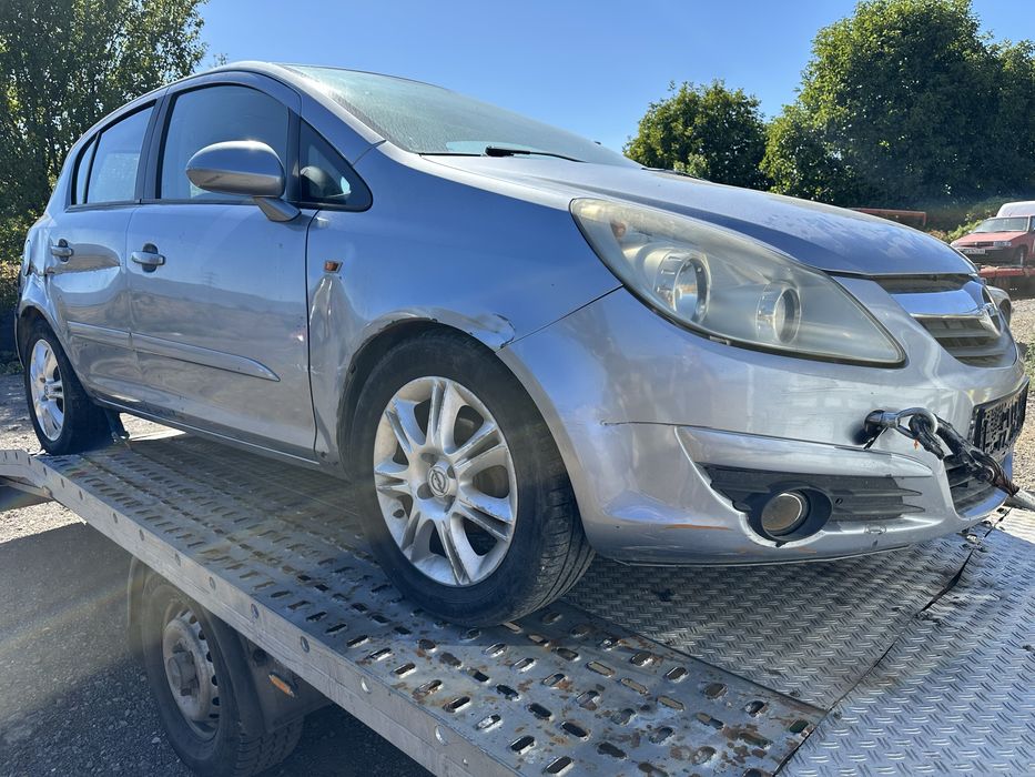 Opel Corsa D 1.4i на части