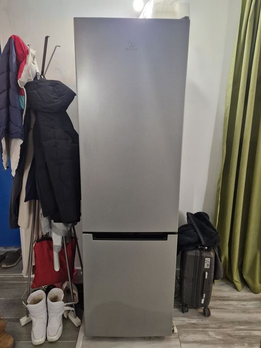 Холодильник Indesit