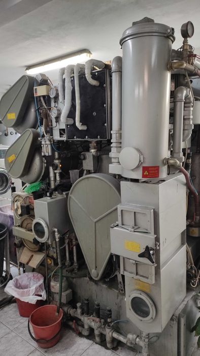 Машина за химическо чистене, гладачна и деташорна маси