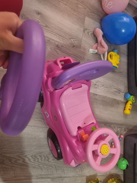 Masinuta copii are si maner dar e joasa