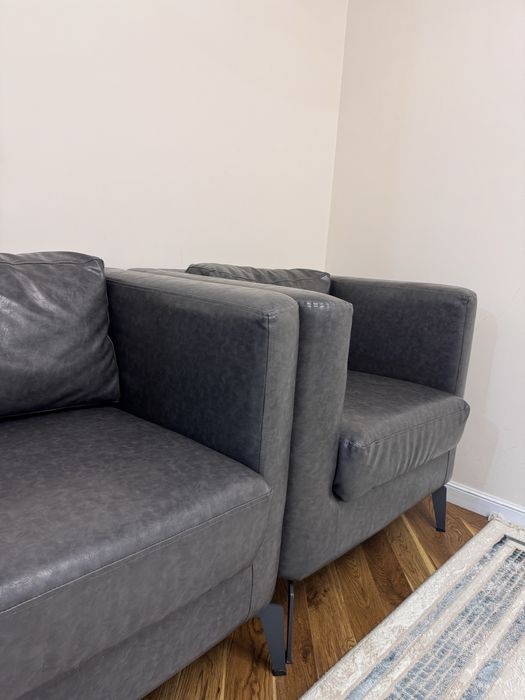 Кожынный кресло 2шт