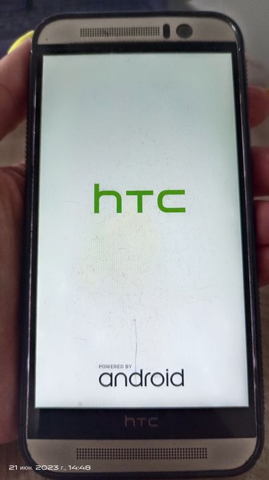 HTC One M8 златист цвят