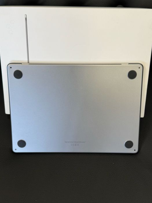 Продавам MacBook AIR M3 2024