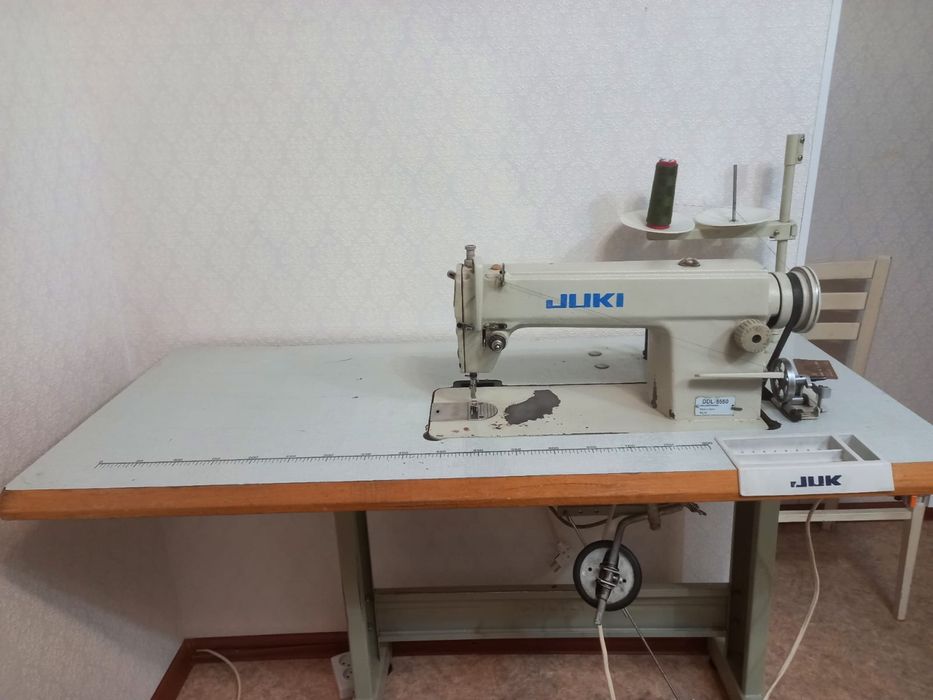 Продам швейную машину