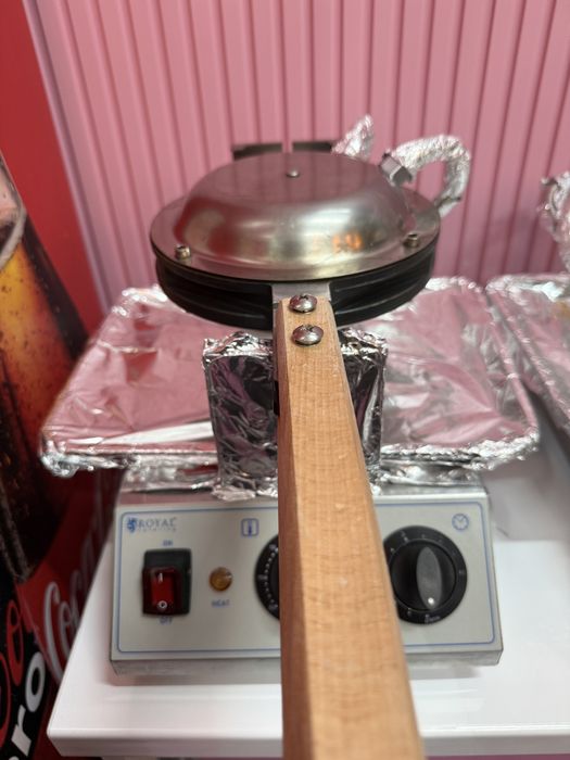 Vand 2 aparate profesionale pentru bubble waffle