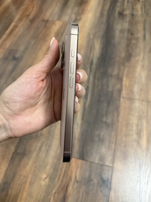 Iphone 16 Pro 256 GB Desert Titanium. Impecabil.
