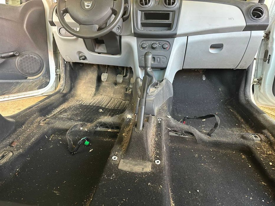 Detailing interior, curatare scaune auto