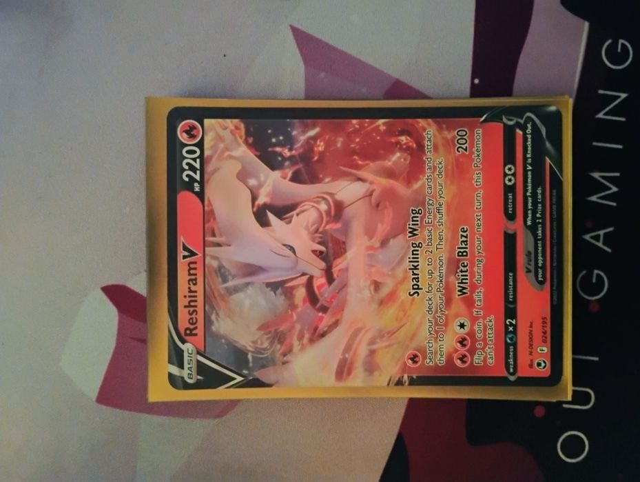 Cărți Pokemon diferite