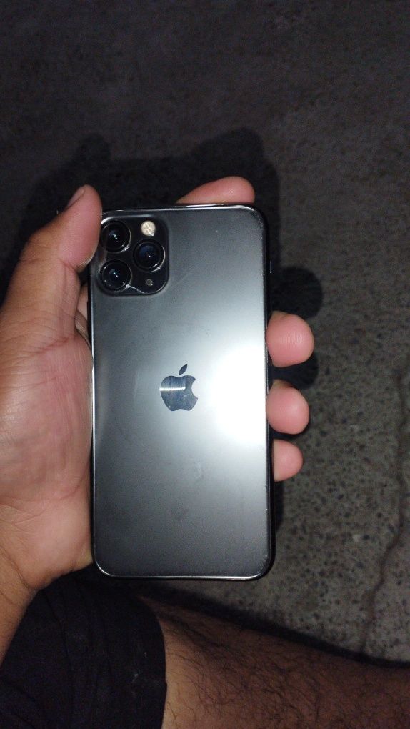 Iphone 11 pro 64 tale uselinni batareya quylgan xolati ideal aybi yo