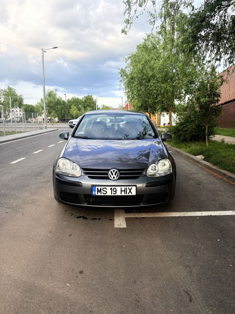 De vanzare Golf V motor 1.9