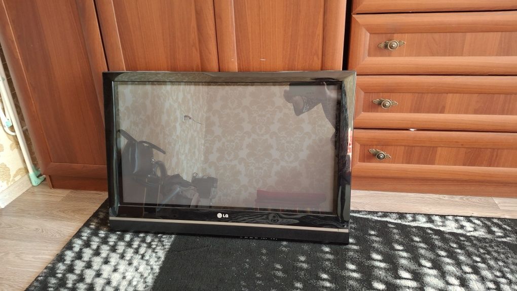 Телевизор LG 82 диагональ