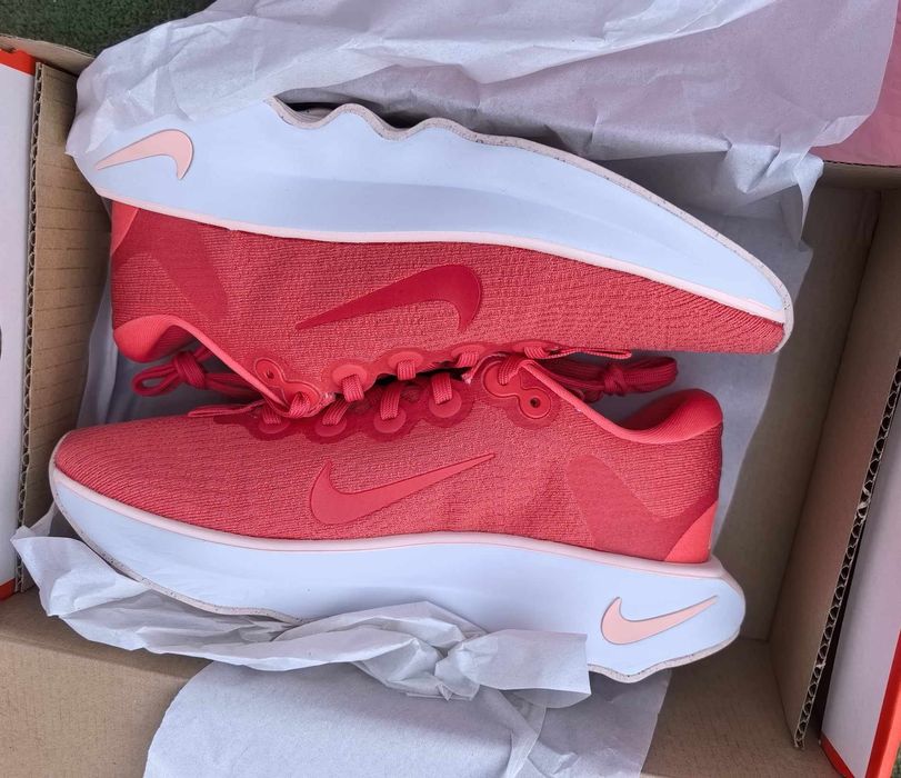 Nike  Motiva оригинални нови дамски сникърси  38.5 номер