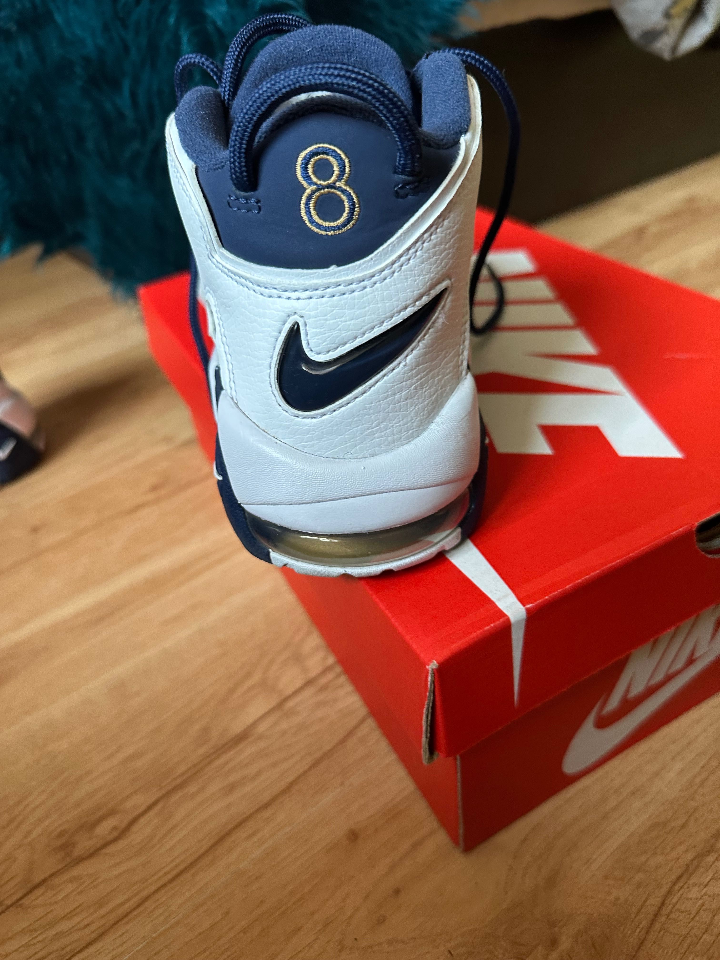 Nike uptempo обувки
