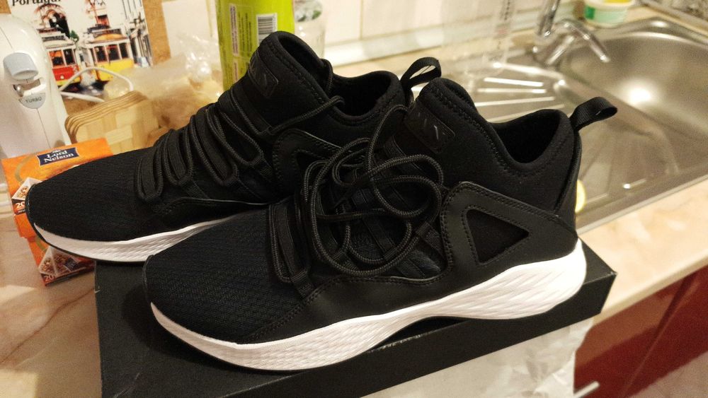 Adidași noi Jordan la jumătate din preț