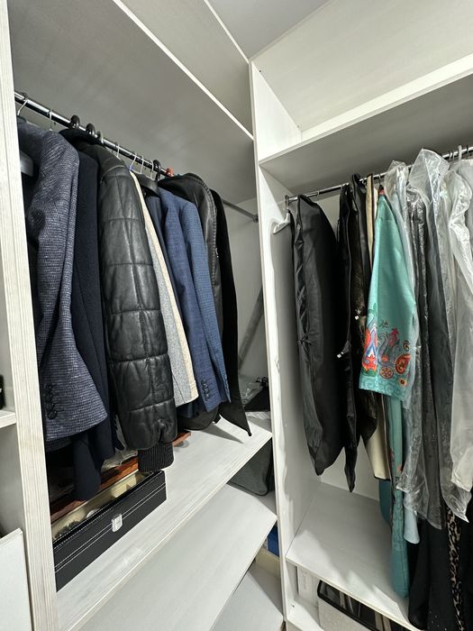 Срочный торг! Продаю гардеробную систему в отличном состоянии.