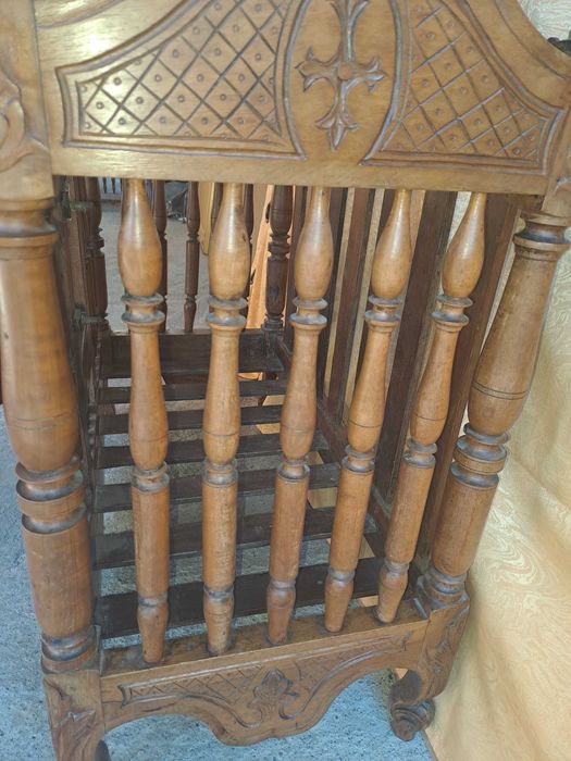 dulap vechi frantuzesc secol 18 - 19 lemn nuc