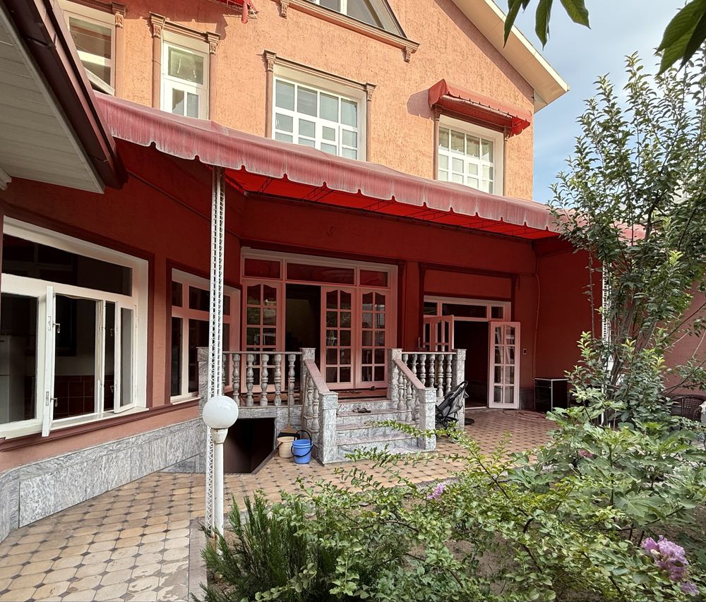Трёхэтажный дом, Дубовая 3,4 сотки, Пять - комнат • 300м² Алимкент