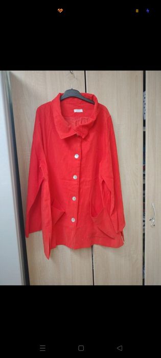 Cardigan nr 52 culoare rosie ,material de calitate.avand bust de 140 c