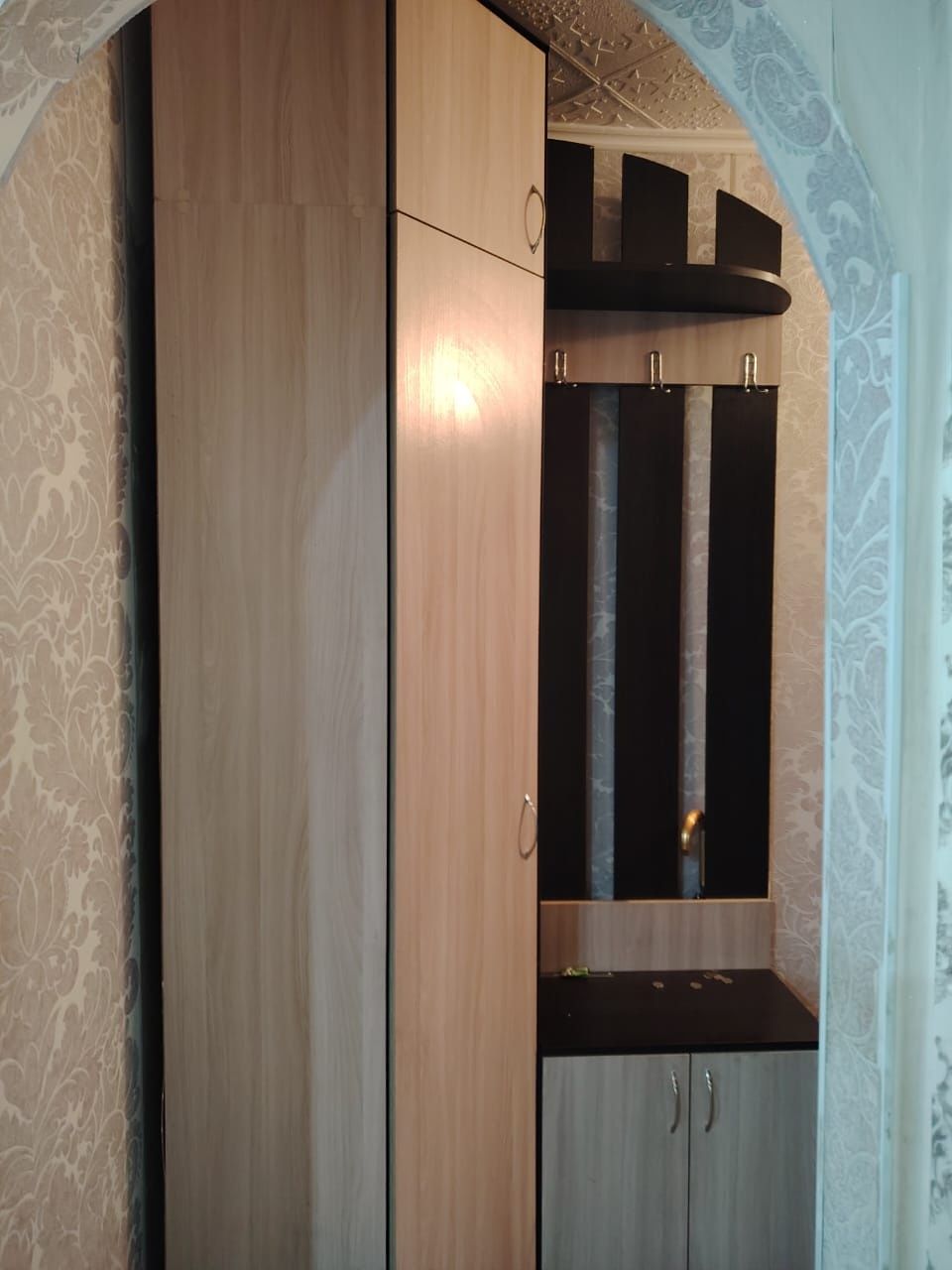 Продам шкаф в прихожую.