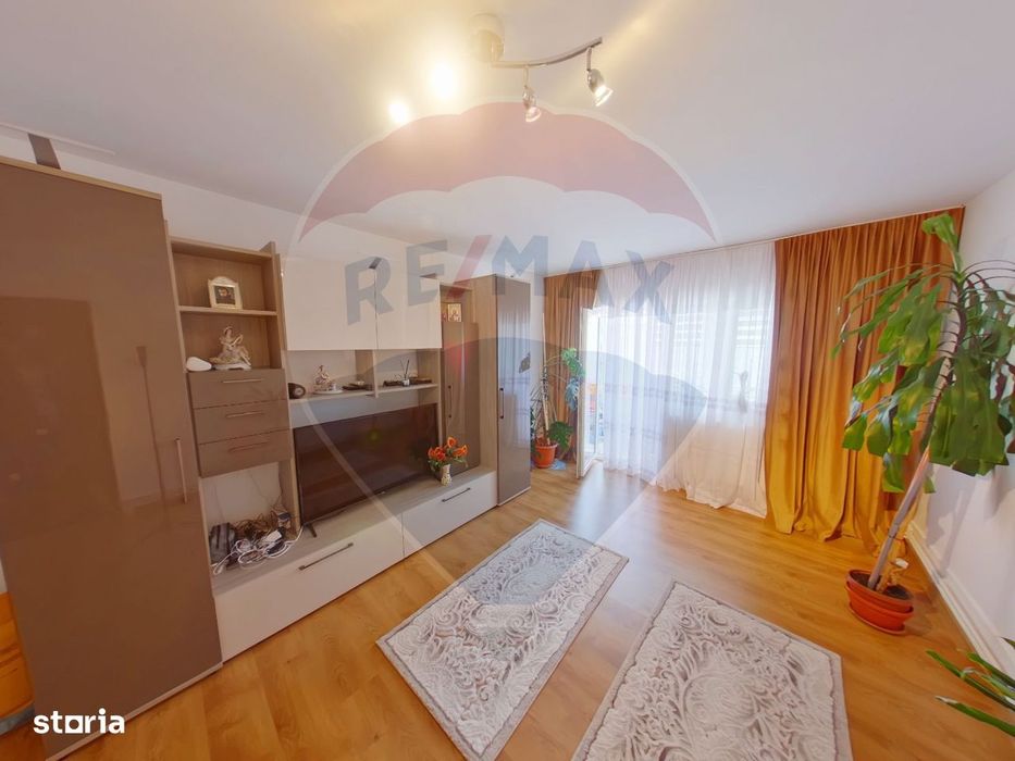 Apartament cu 3 camere de vânzare în zona Est