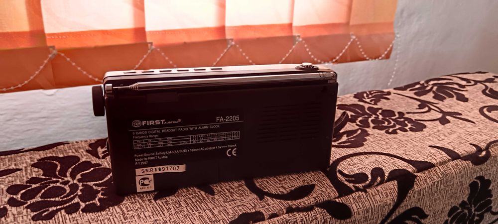 Radio digital FIRST FA2205 9 benzi FM/MW/SW1 - 7 + Ceas cu alarma