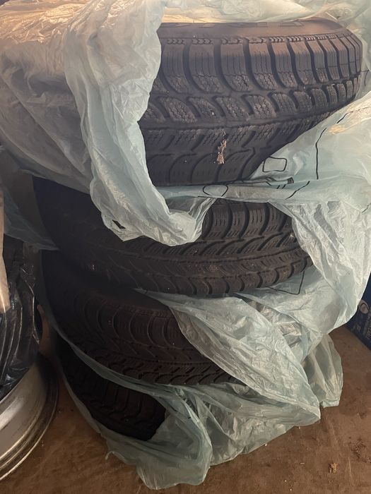 Jante 5x100 golf 4 cu cauciucuri 175/80 R14 DOT19 M+S Debica Frigo