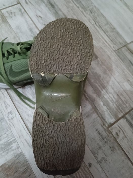 Продавам маратонки Nike