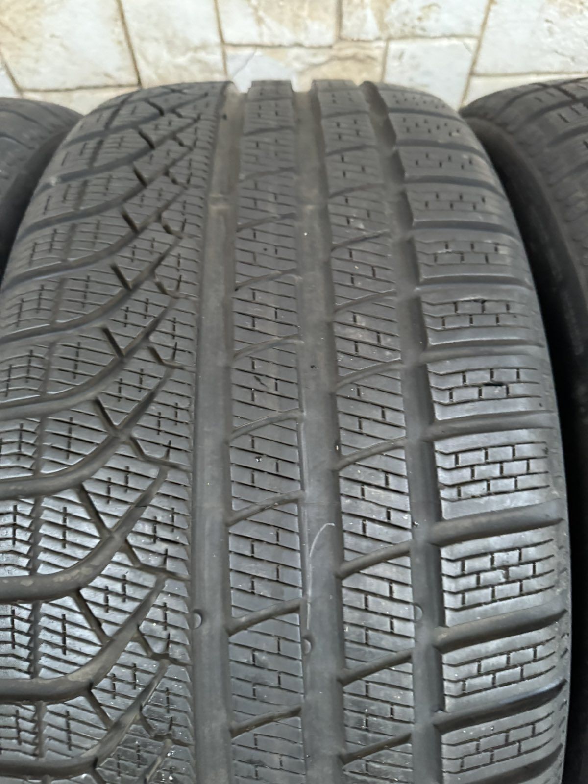 Зимни гуми 255/45/19 и 285/40/19 Pirelli P zero winter